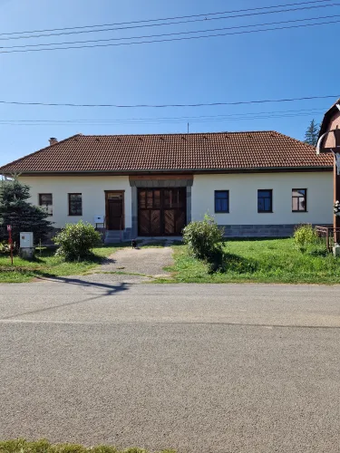 Fasáda vidieckeho domu Bzovská Lehôtka