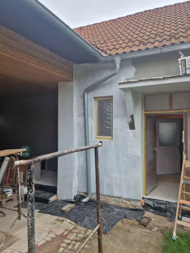 Fasáda vidieckeho domu Bzovská Lehôtka